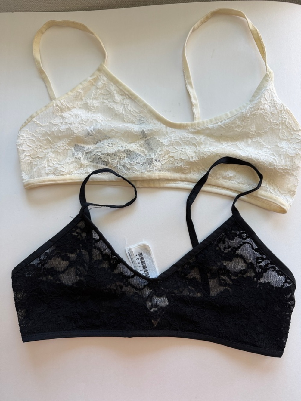 Forever 2T Black and White Lace Two Wireless Bras size Medium